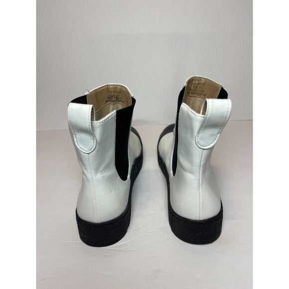 JOURNEE Women's Tru Comfort Foam Jenie Bootie In White size 8.5 - Picture 4 of 11